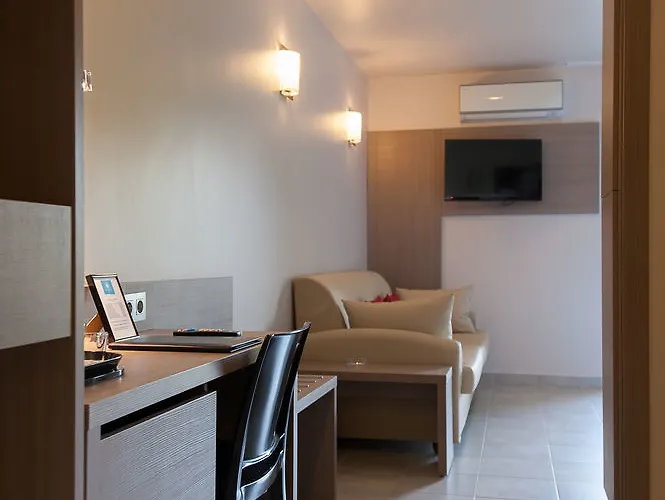 ホテル Marina Corsica 3*